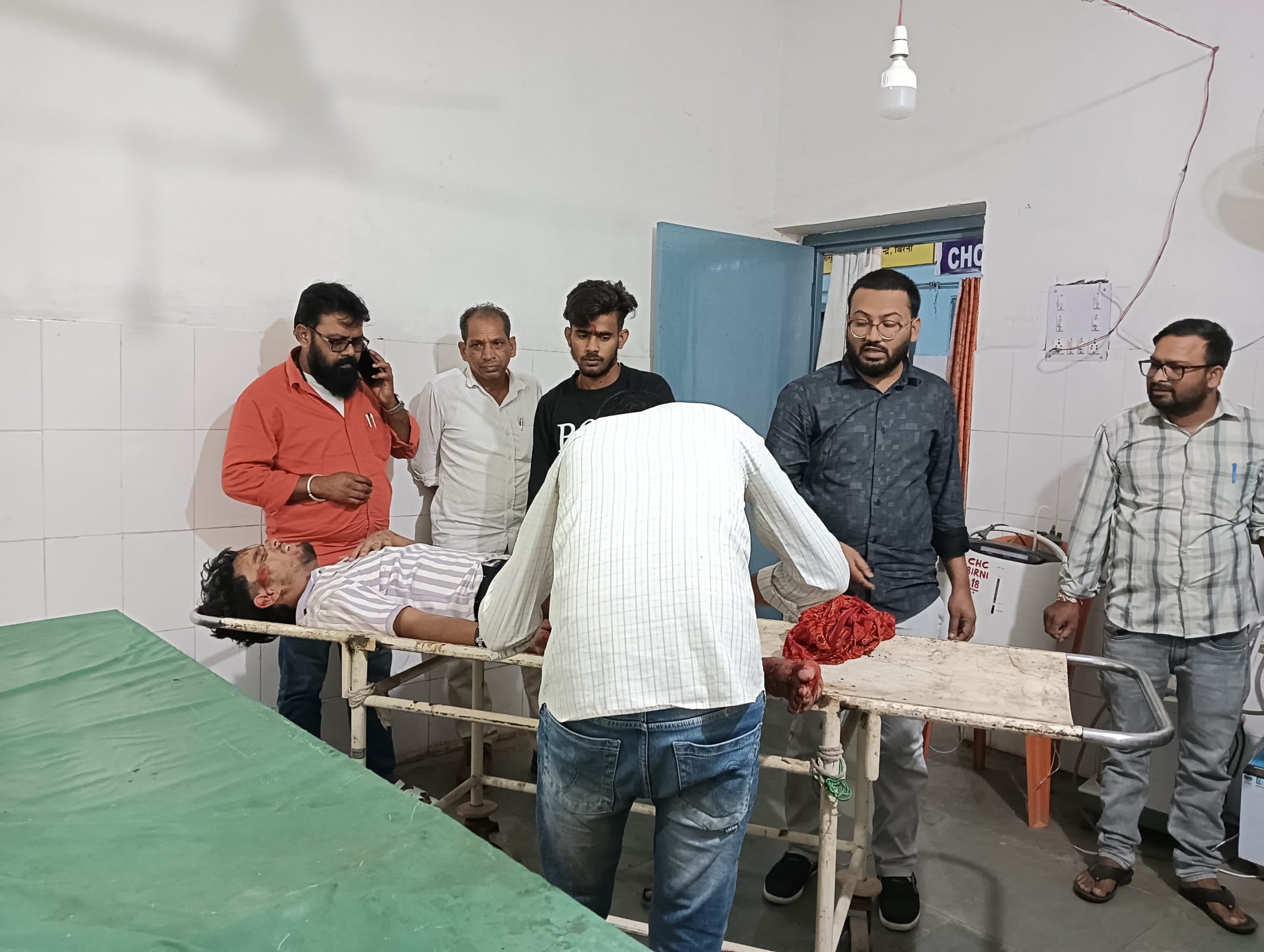 Giridih News :कार की चपेट में आने से बाइक सवार युवक घायल