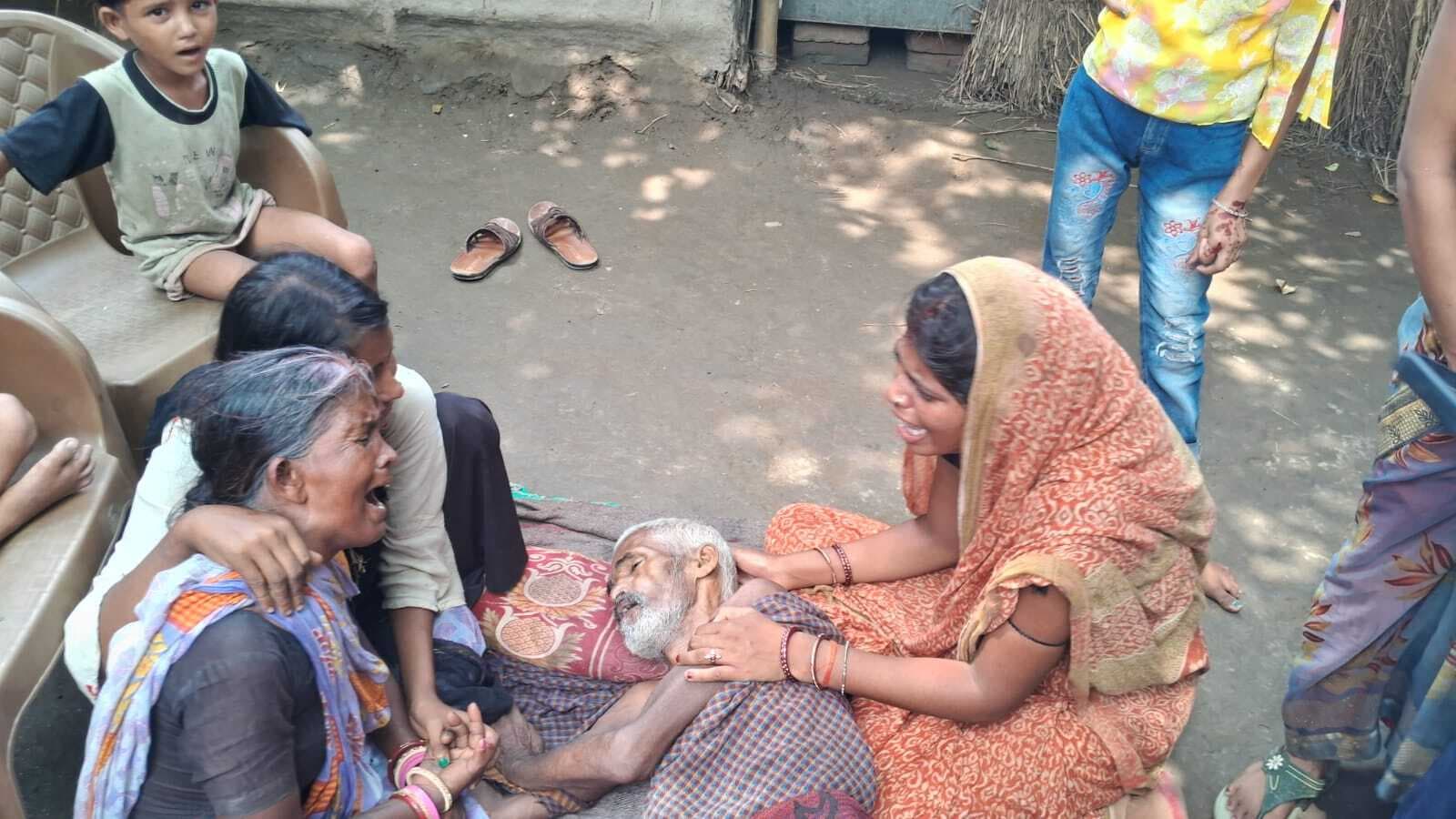 पानी भरे गड्ढे में गिरने से वृद्ध की मौत