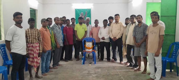 Jamshedpur news. बालीगुमा ग्रामसभा ने दिशोम गुरु शिबू सोरेन को दी श्रद्धांजलि