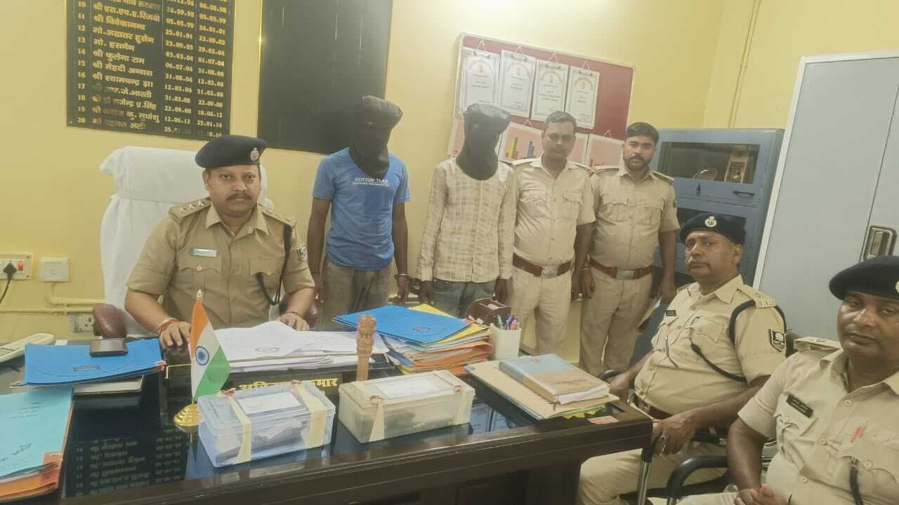 अपराध की योजना बना रहे तीन बदमाशों को अवैध हथियार के साथ पुलिस ने किया गिरफ्तार