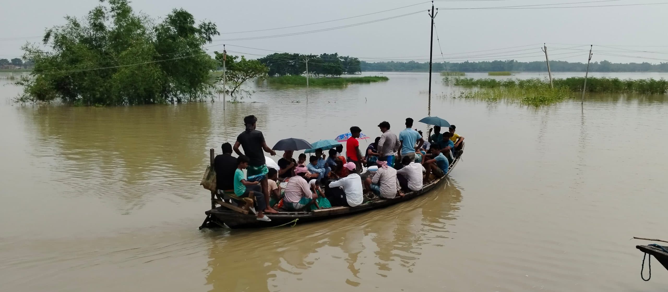 बाढ़ पीड़ितों के लिए सामुदायिक किचन व्यवस्था नहीं, बिलबिला रहे बच्चे