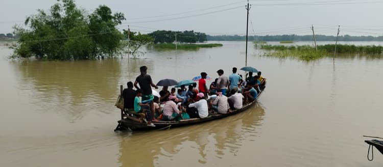 बाढ़ पीड़ितों के लिए सामुदायिक किचन व्यवस्था नहीं, बिलबिला रहे बच्चे