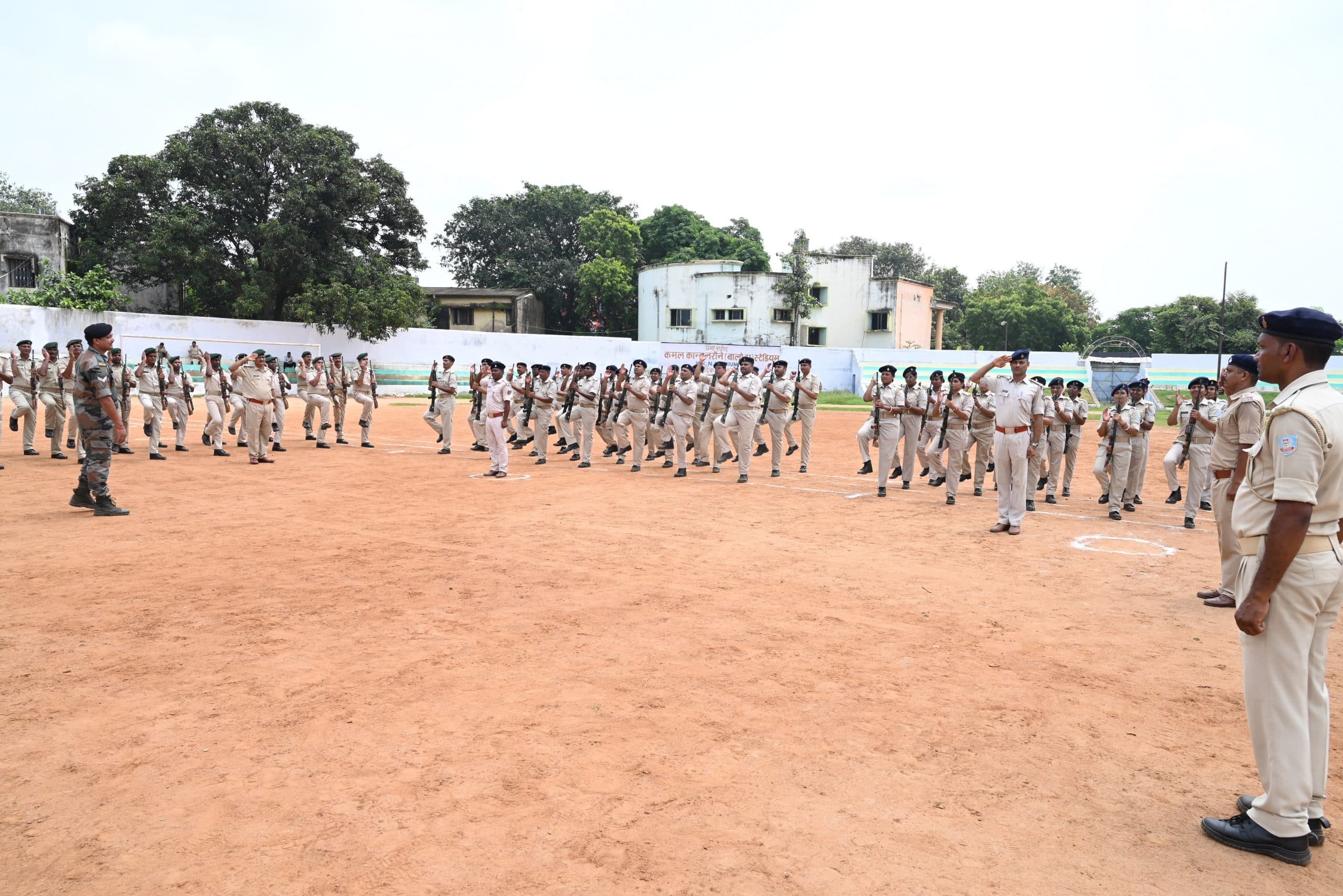 Deoghar News : स्वतंत्रता दिवस की तैयारी जोरों पर, परेड का पूर्वाभ्यास शुरू