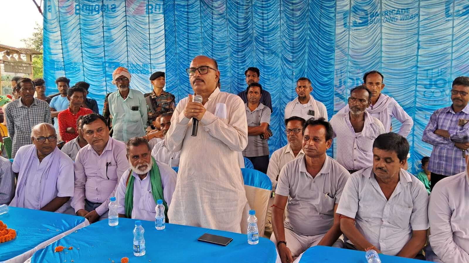 विस अध्यक्ष की उपस्थिति में माझी हड़ाम ने सड़क निर्माण कार्य का किया शिलान्यास