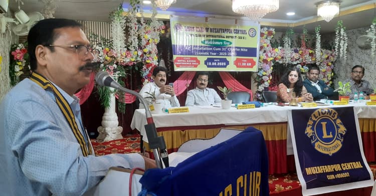 लायंस क्लब के पदास्थापना समारोह में दिलायी गयी शपथ