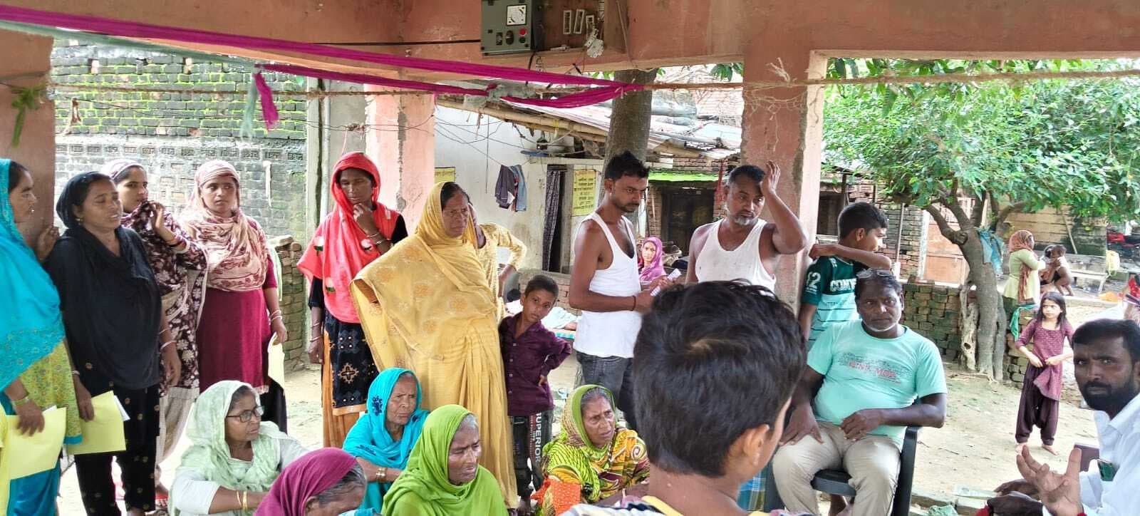 विधिक जागरूकता शिविर में अपने अधिकारों से अवगत हुईं महिलाएं