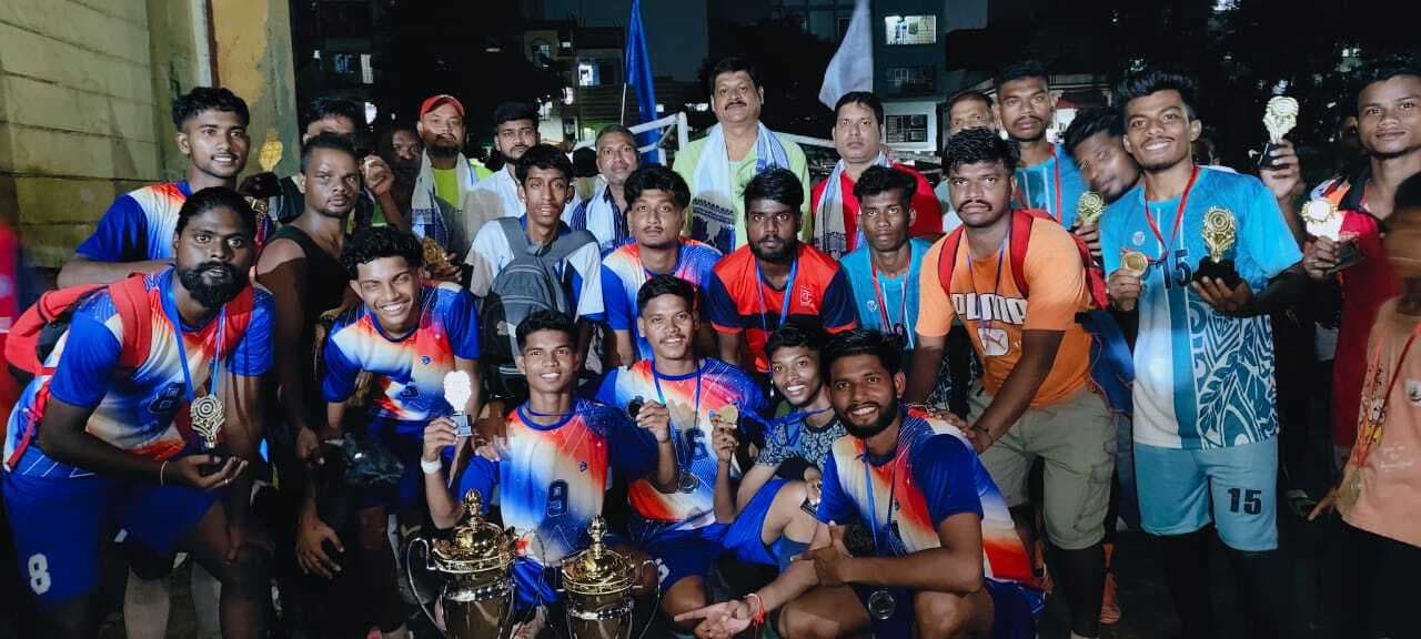 Football tournament at dhatkidih: गगन एफसी जुगसलाई की टीम ने जीता खिताब