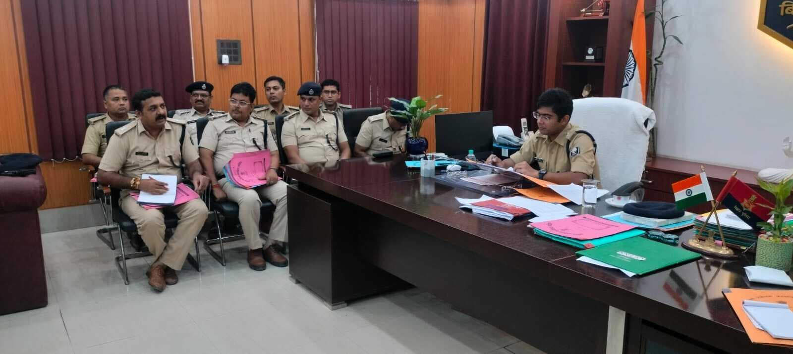 एसपी ने पुलिस पदाधिकारी के साथ की क्राइम मीटिंग, कांड निष्पादन में तेजी लाने को दिए निर्देश