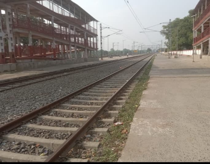 Madhubani News : राजनगर रेलबे स्टेशन पर यात्री सुविधा का अभाव