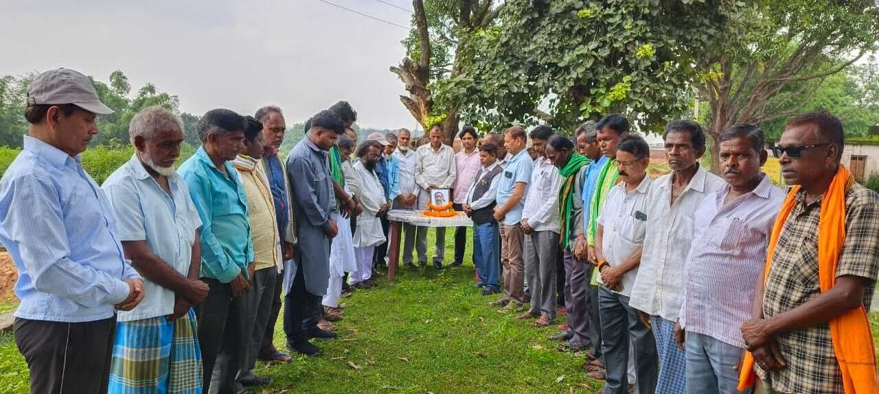 Giridih News :चिह्नित झारखंड आंदोलनकारियों ने दी दिशोम गुरु को श्रद्धांजलि