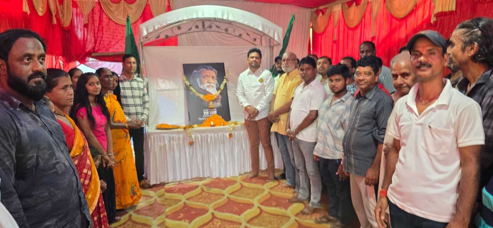 Jamshedpur News : बर्मामाइंस कैरेज कॉलोनी में शिबू सोरेन को दी गयी श्रद्धांजलि