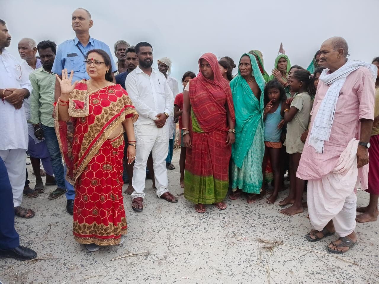 Madhubani : परिवहन मंत्री ने बाढ़ प्रभावित क्षेत्रों का दौरा कर सुनीं लोगों की समस्या