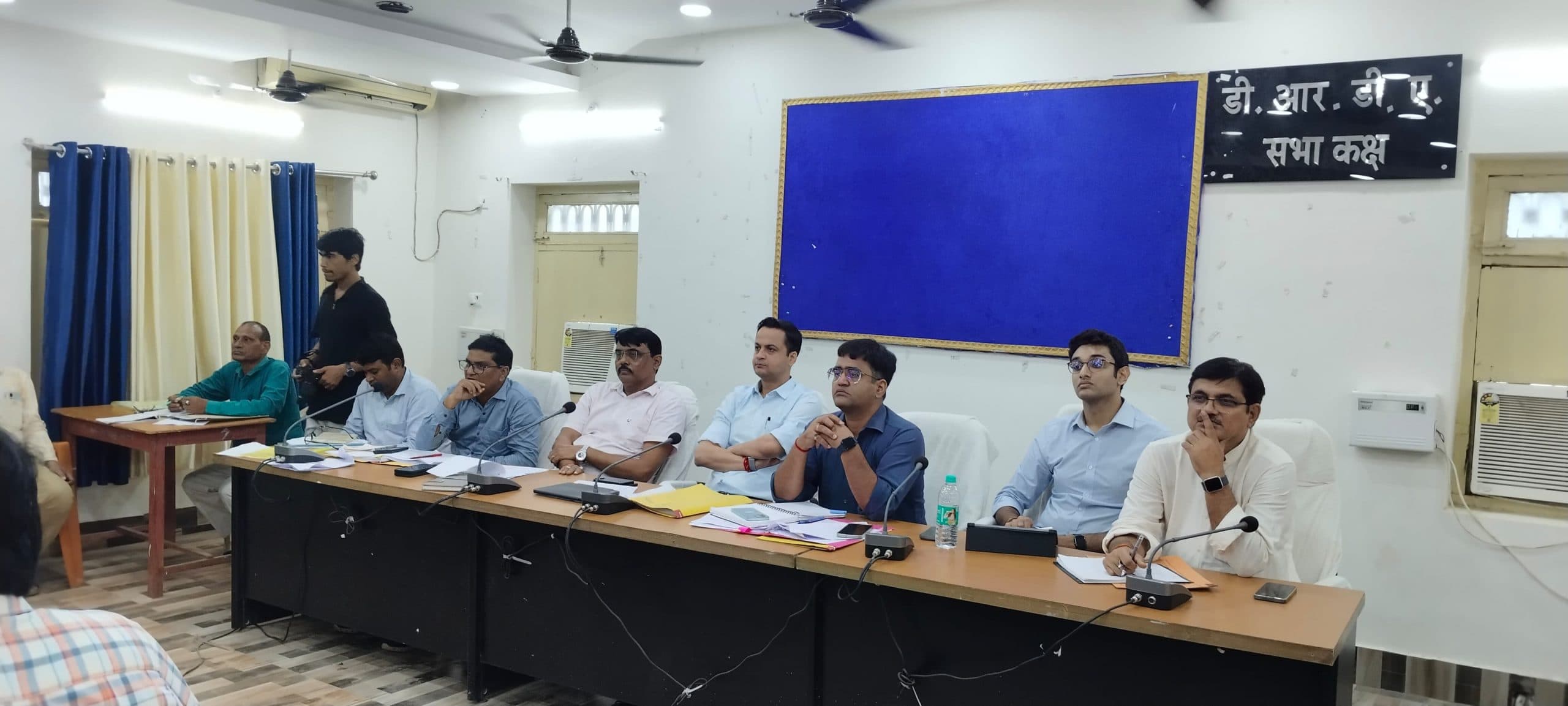 Madhubani : विकास कार्य को गति देने के लिए अंतर्विभागीय मामलों का शीघ्र करें समाधान