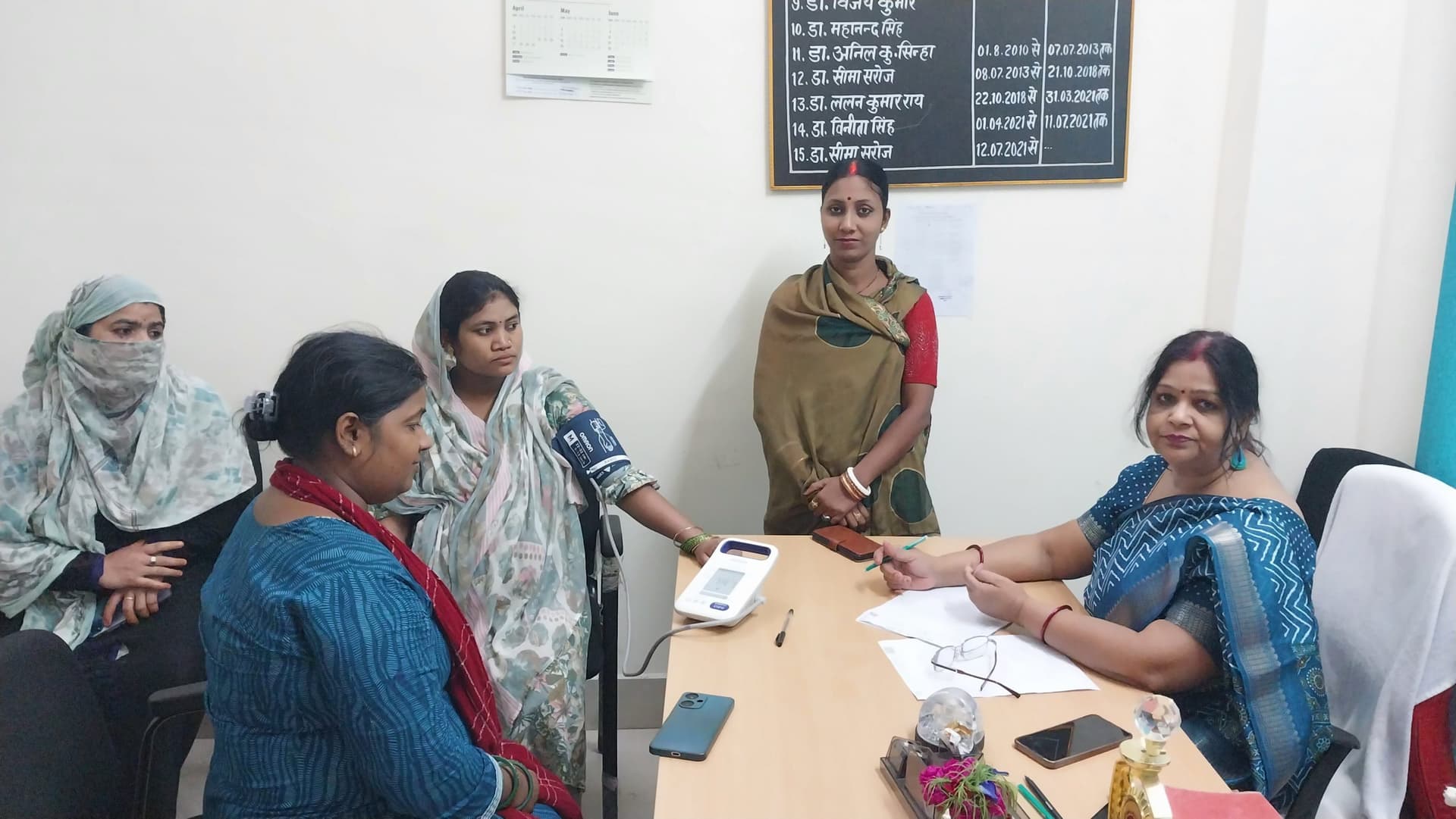 hajipur news. शिविर में गर्भवतियों की हुई एचआइवी व शुगर जांच