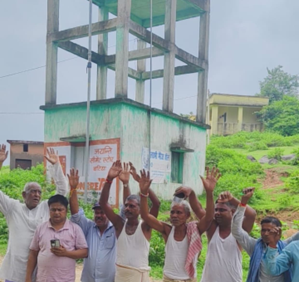 नल जल योजना की टंकी से नहीं मिल रहा पानी