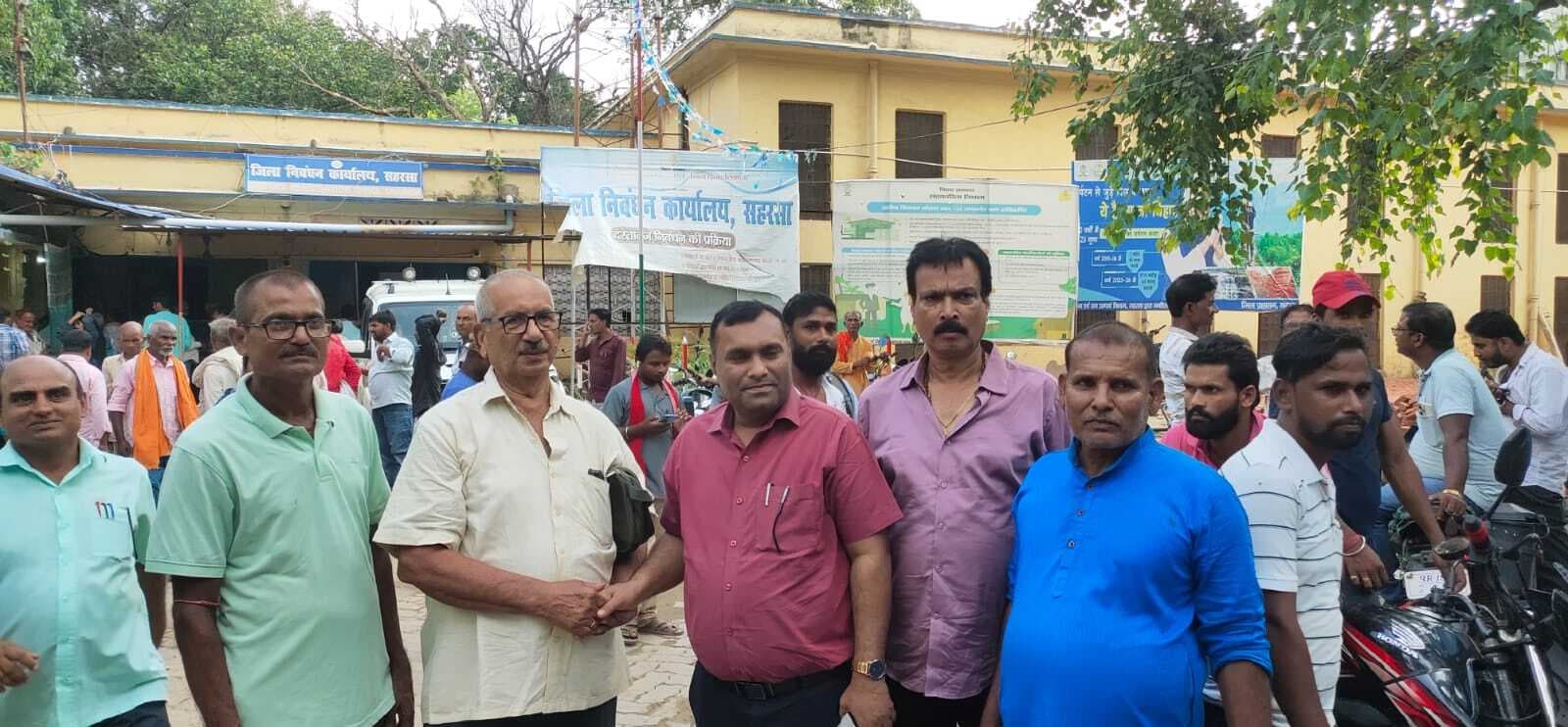 दान की जमीन पर विद्यालय का भवन निर्माण कराने की मांग