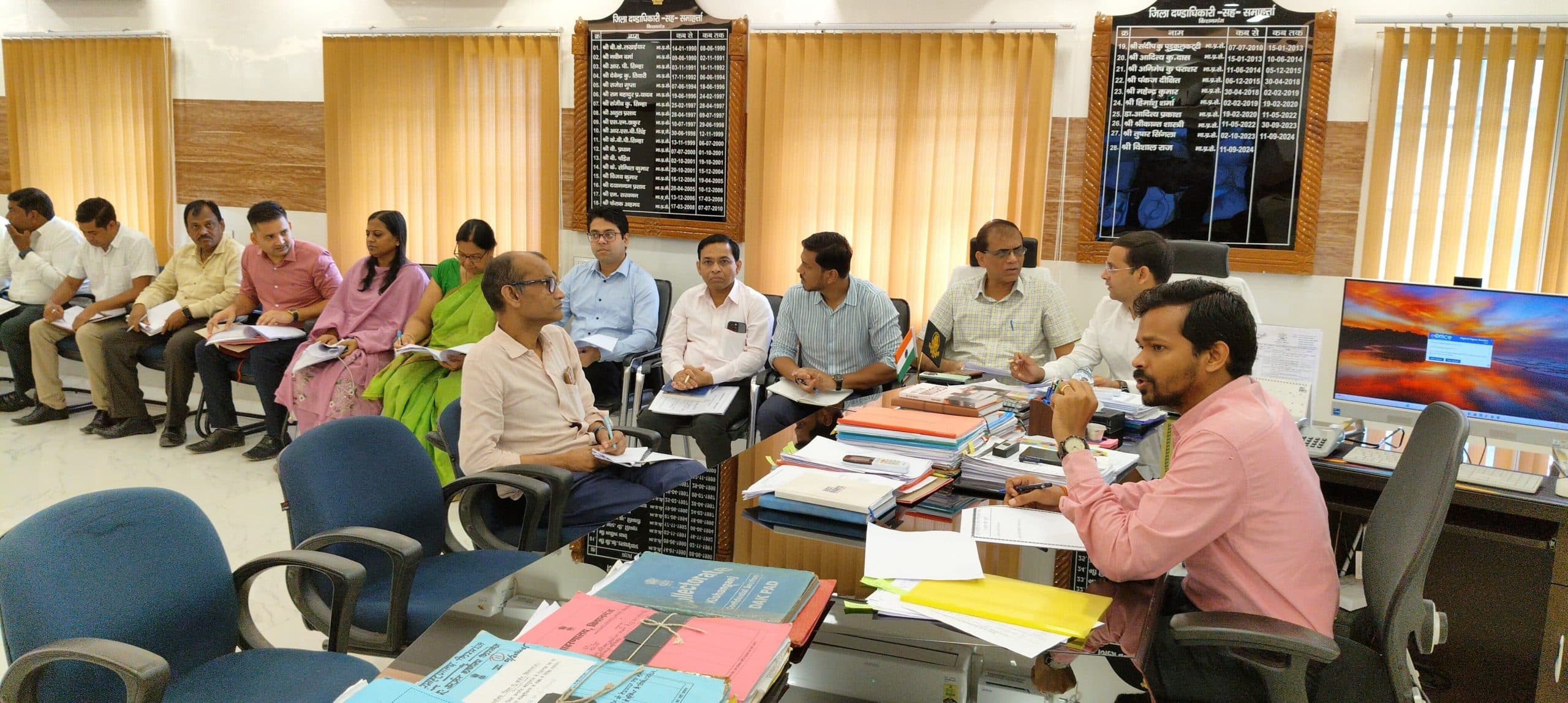 निर्देश का पालन नहीं करने पर अधिकारियों पर होगी कार्रवाई: डीएम