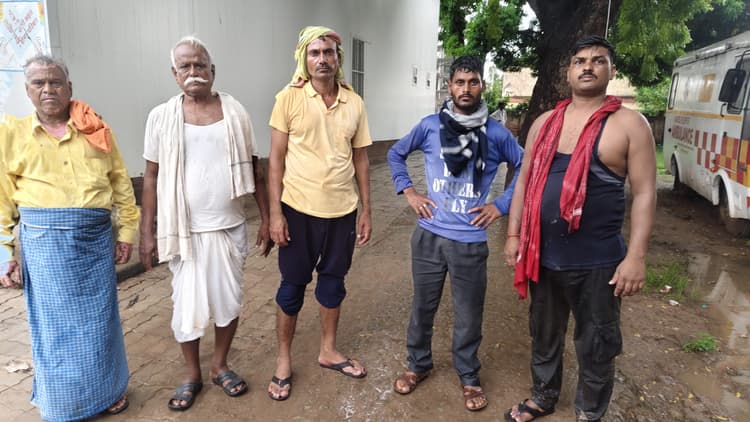बाढ़ के पानी में डूबे बुजुर्ग का शव छठे दिन