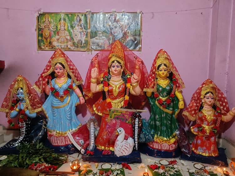 बाला लखेन्दर को अपने प्रभाव से विषहरी ने दिलायी थी जीवनदान