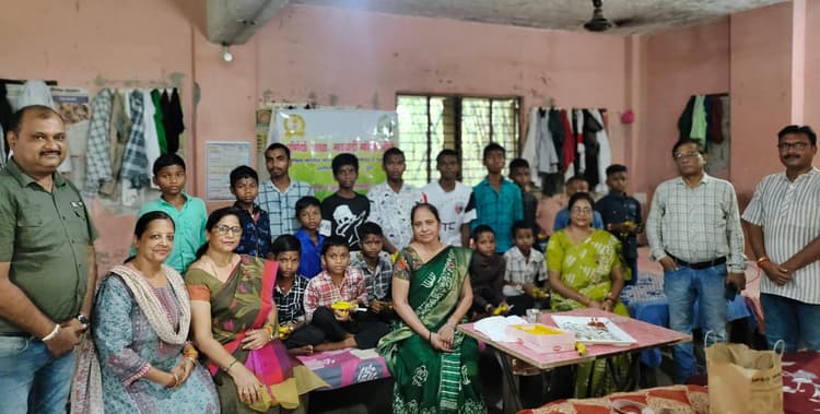 महिलाओं ने वनवासी कल्याण आश्रम में मनाया रक्षा बंधन का उत्सव