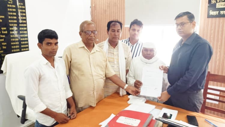 एसडीएम को मांग पत्र देकर बाढ़ राहत सहायता चलाने की मांग