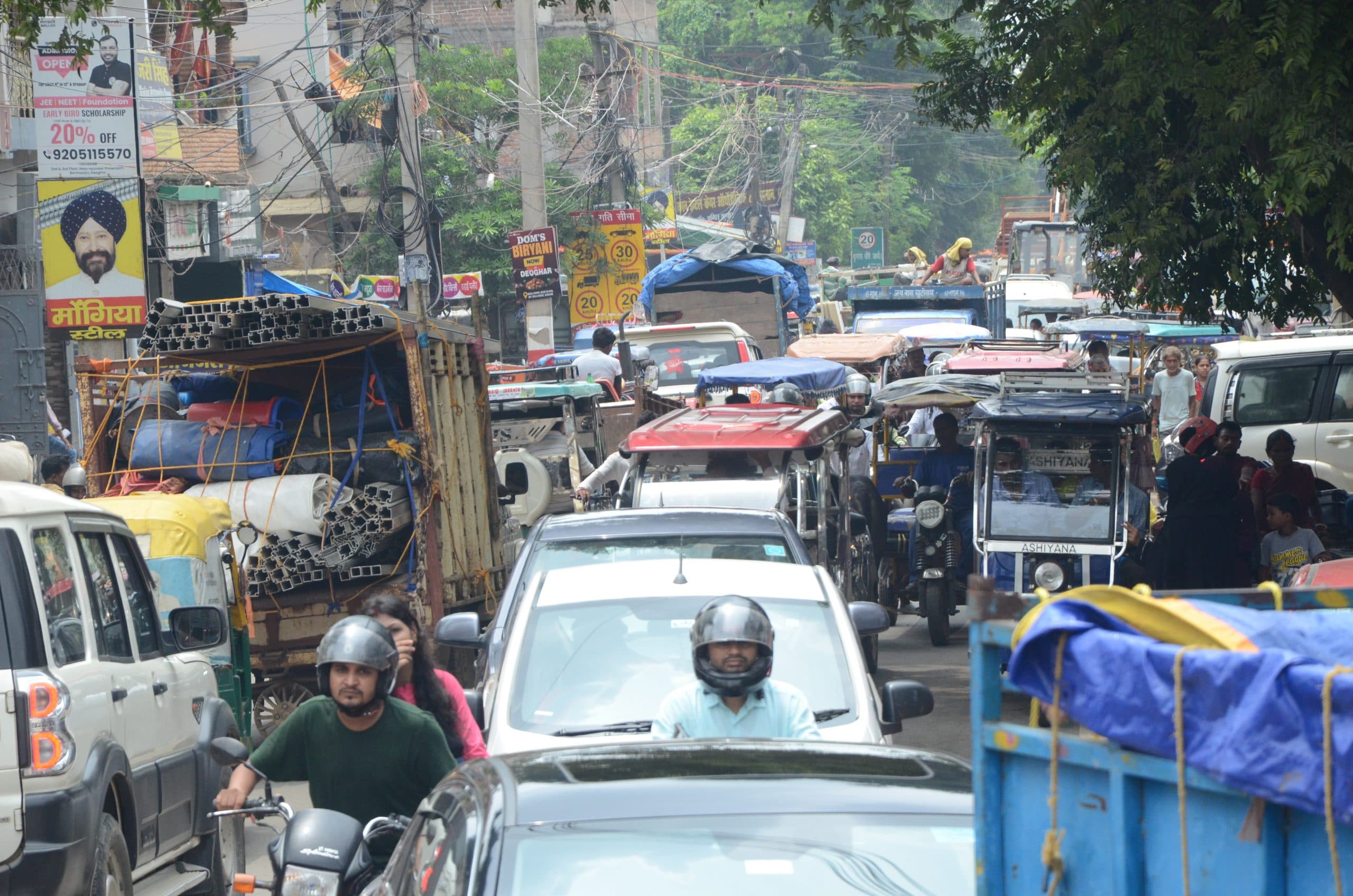 Deoghar News : बाजला चौक लगा जाम, घंटों फंसे रहे वाहन