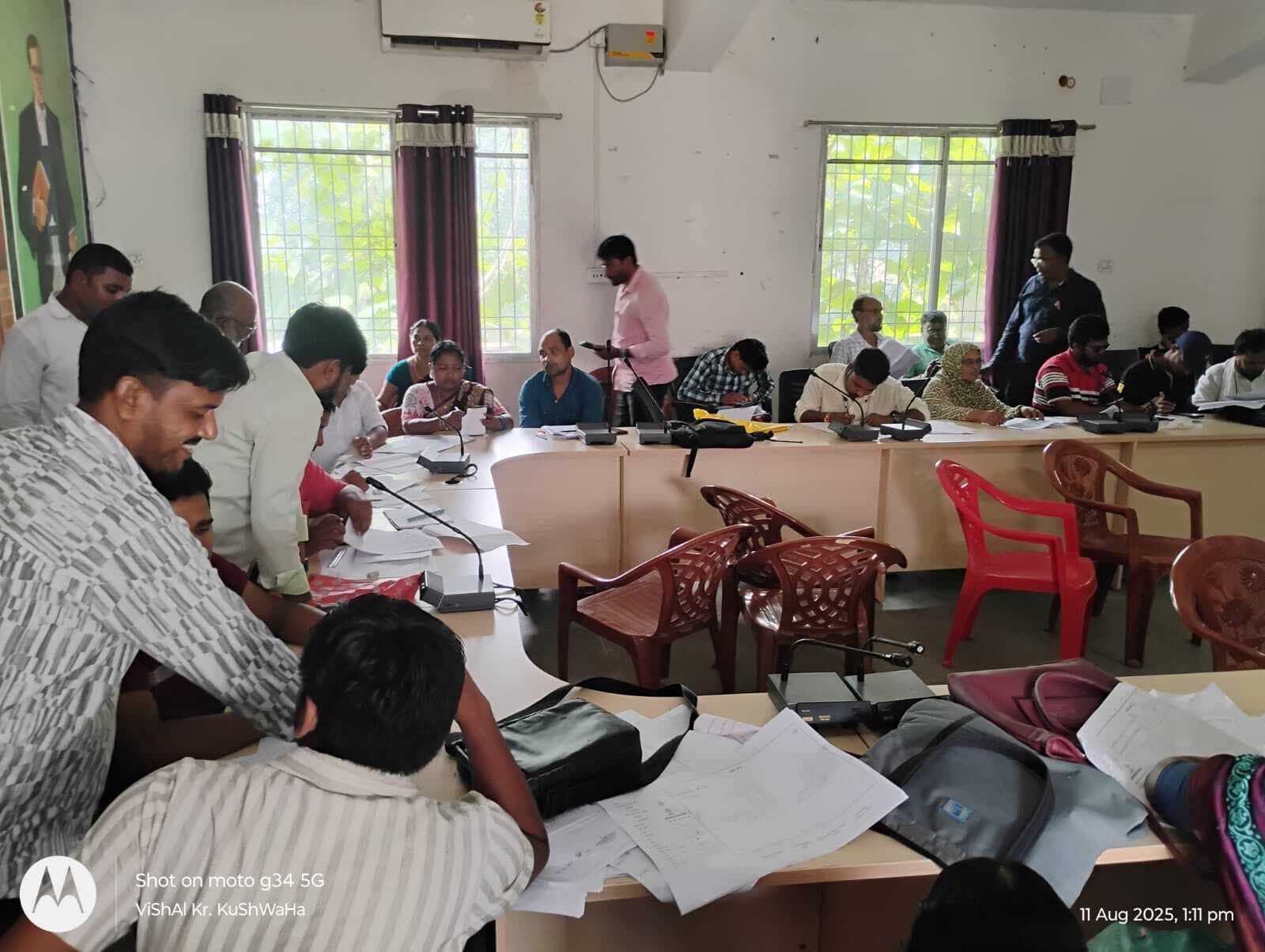 बीएलओ और सुपरवाइजरों ने सुधरवाया मतदान केंद्रों का नक्शा