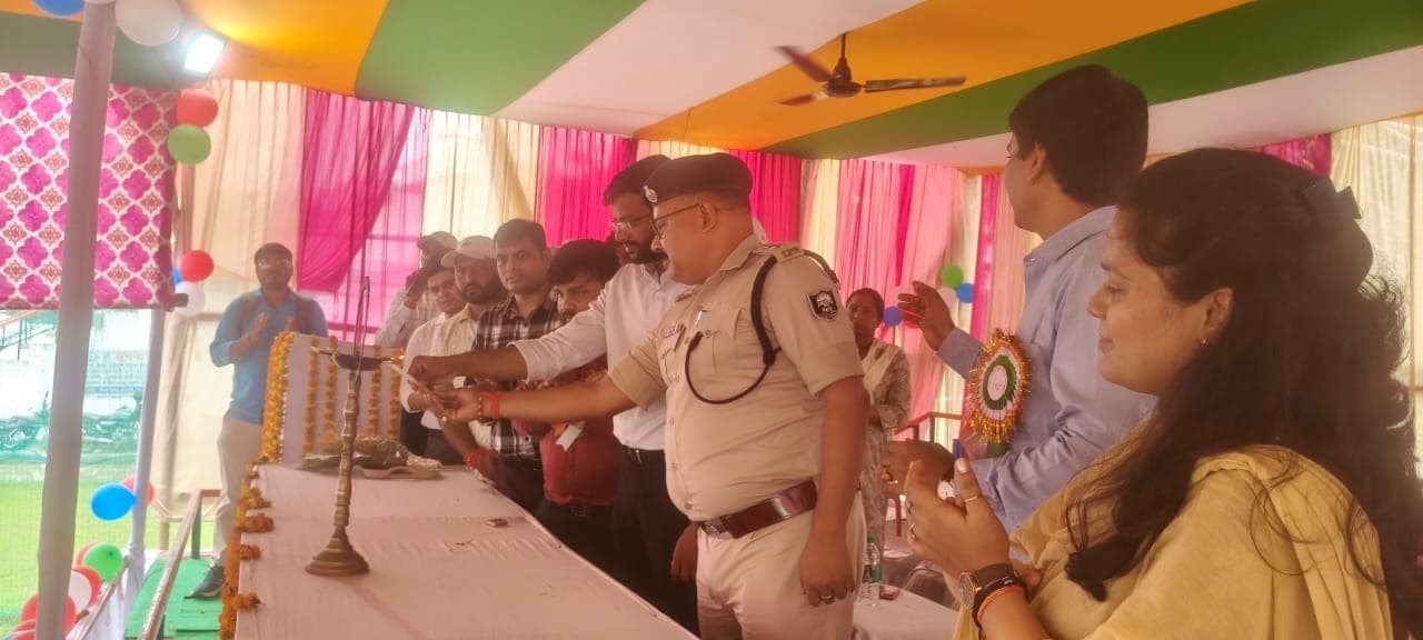 चार दिनों तक चलने वाले मशाल प्रतियोगिता का डीएम ने किया उद्घाटन