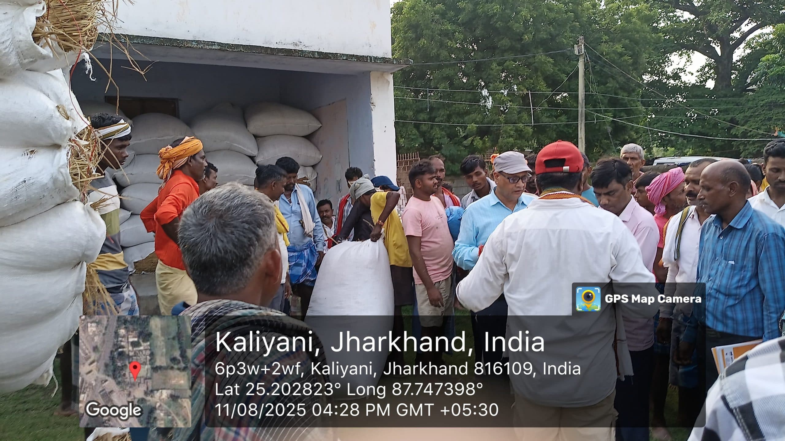 प्रभावित किसानों के लिए राहत, गदाई दियारा पशु कैंप में 765 पशुओं को मिला चारा