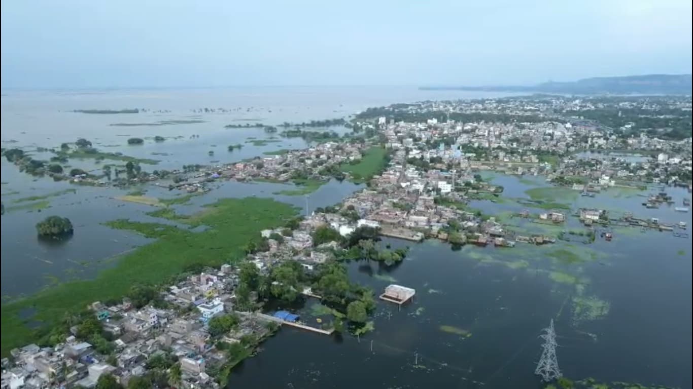 दियारा क्षेत्रों में लाखों की आबादी गंगा के पानी से घिरी, राहत शिविर में नहीं जाना चाह रहे दियारावासी