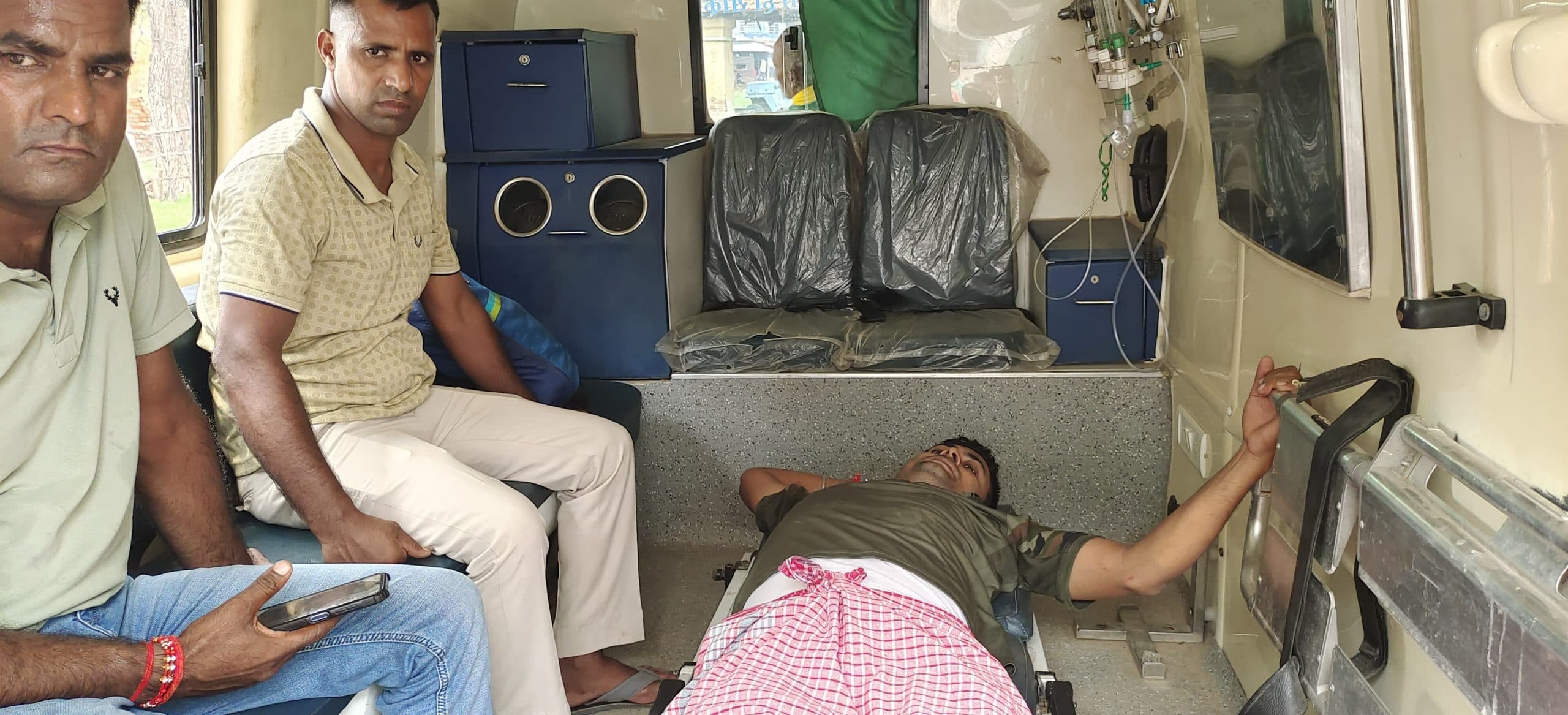 सिकंदरा में बालू माफियाओं का दुस्साहस, पुलिस जवान को रौंदते हुए ट्रैक्टर चालक फरार