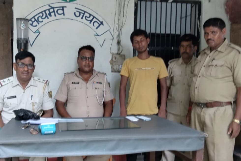 Motihari: रांची के हरमू से चोरी 30 लाख के आइफोन का खुलासा