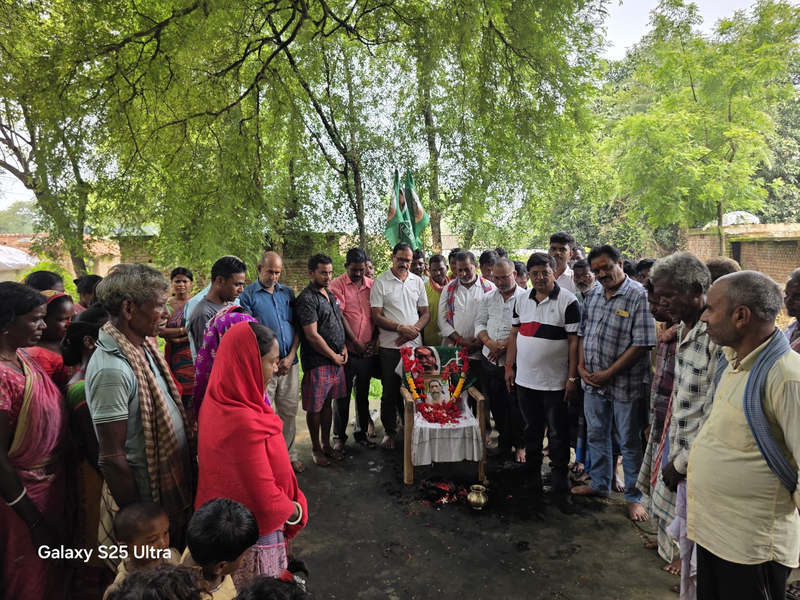 दिशोम गुरु शिबू सोरेन को दी गयी श्रद्धांजलि