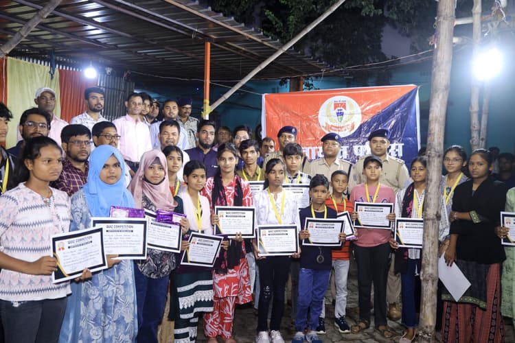 Giridih News :क्विज के विजेताओं को किया गया सम्मानित