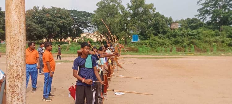 archery tournament: प्रगति सरस्वती शिशु विद्या मंदिर के आकाश महतो चैंपियन