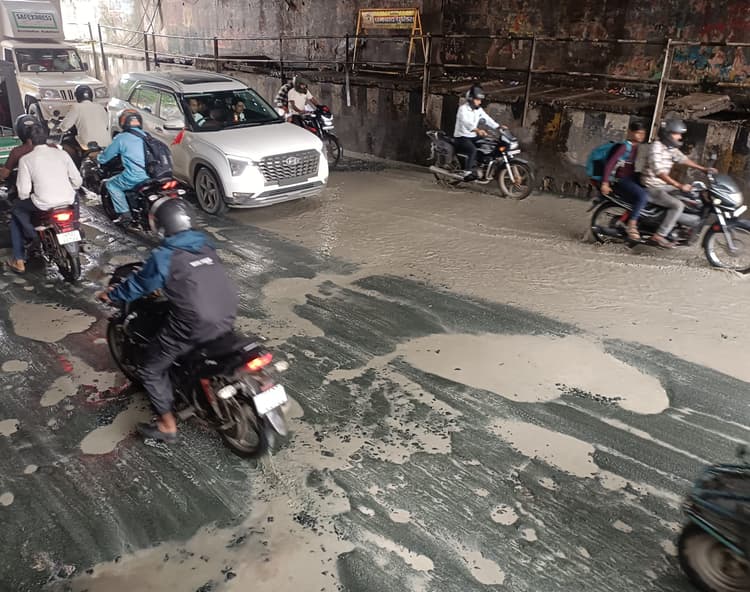 Dhanbad News : रेलवे ने कहा-नहीं मांगा गया स्टील प्लेट, आरसीडी का दावा- पत्र का बहाना बना मामले को टालने की हो रही कोशिश