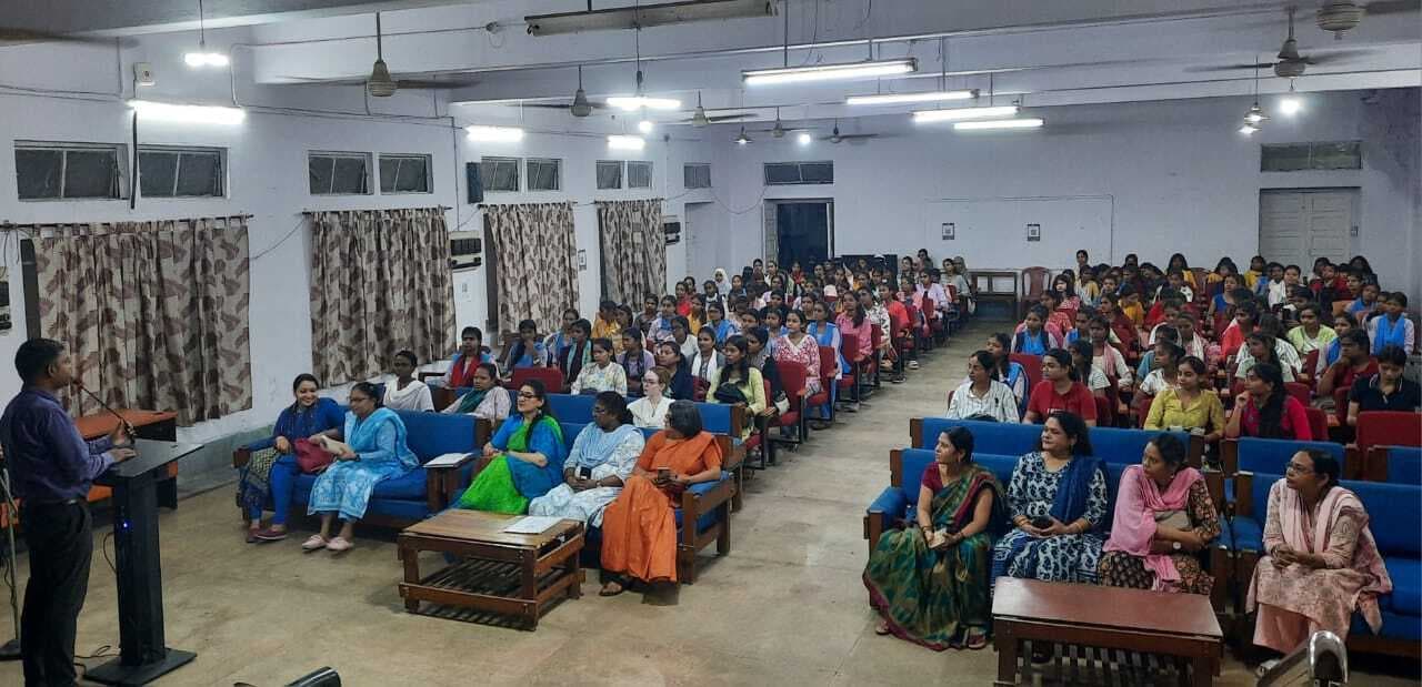 Dhanbad News: बीबीएमकेयू : कॉलेजों में यूजी का नया सत्र शुरू