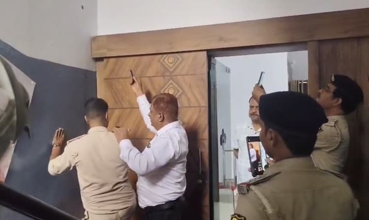 Patna News : ज्वेलर्स के स्टाफ की बहादुरी से 18.50 लाख रुपये लुटने से बच गये, पिस्टल छोड़ भागा अपराधी