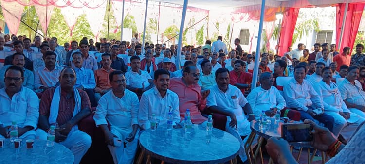 Bettiah : मुख्यमंत्री के जनसंवाद कार्यक्रम में बिजली उपभोक्ताओं को जानकारी