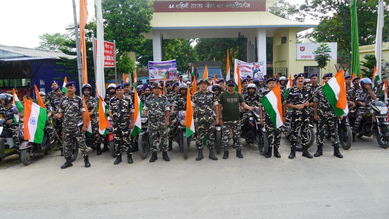 Bettiah :आजादी के जोश में लहराया तिरंगा, शहर से लेकर इंडो-नेपाल बॉर्डर पर गूंजी देशभक्ति
