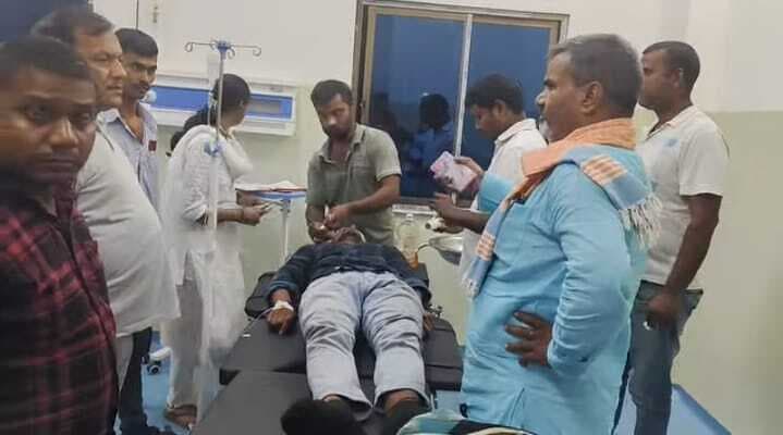 सर्विस रोड पर अनियंत्रित होकर बाइक पलटी, युवक घायल