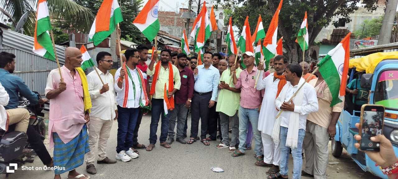 भाजपाइयों ने तिरंगा यात्रा निकाल कर लोगों में जगायी देशभक्ति की भावना