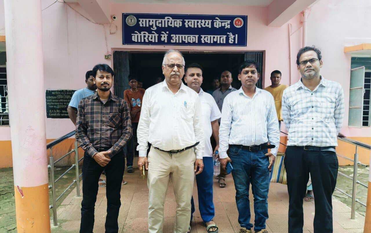 राज्यस्तरीय टीम ने किया बोरियो व बरहेट सीएचसी का निरीक्षण