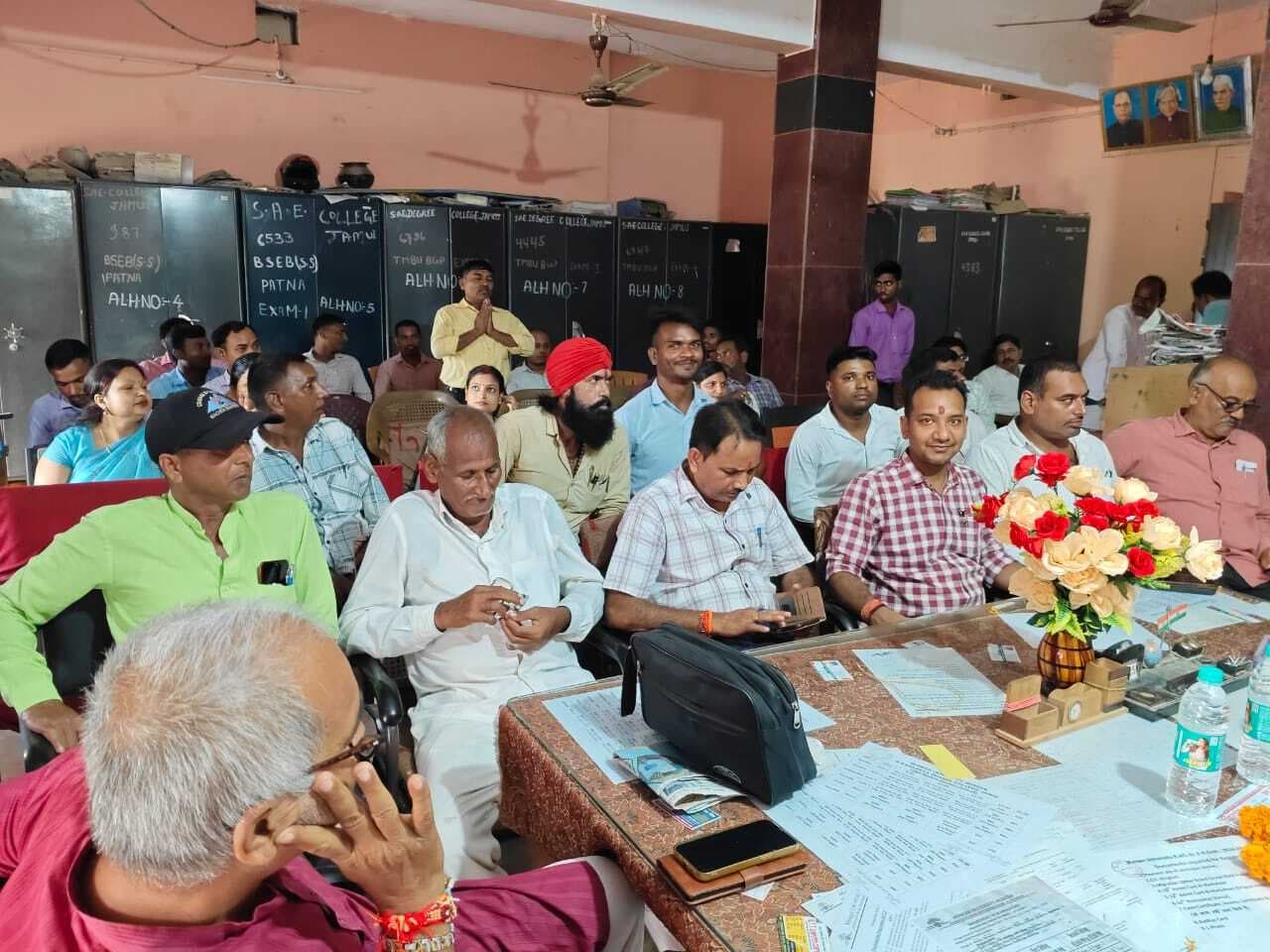 कॉलेज के विकास को लेकर शिक्षकों व विवि प्रतिनिधि ने की चर्चा