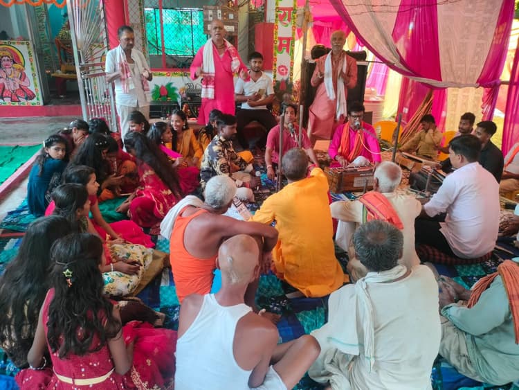 Samastipur News:कलश यात्रा के साथ महायज्ञ शुरू