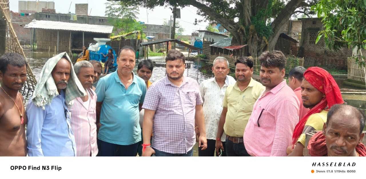बाढ़ प्रभावित क्षेत्र का सीओ व मुखिया ने किया निरीक्षण