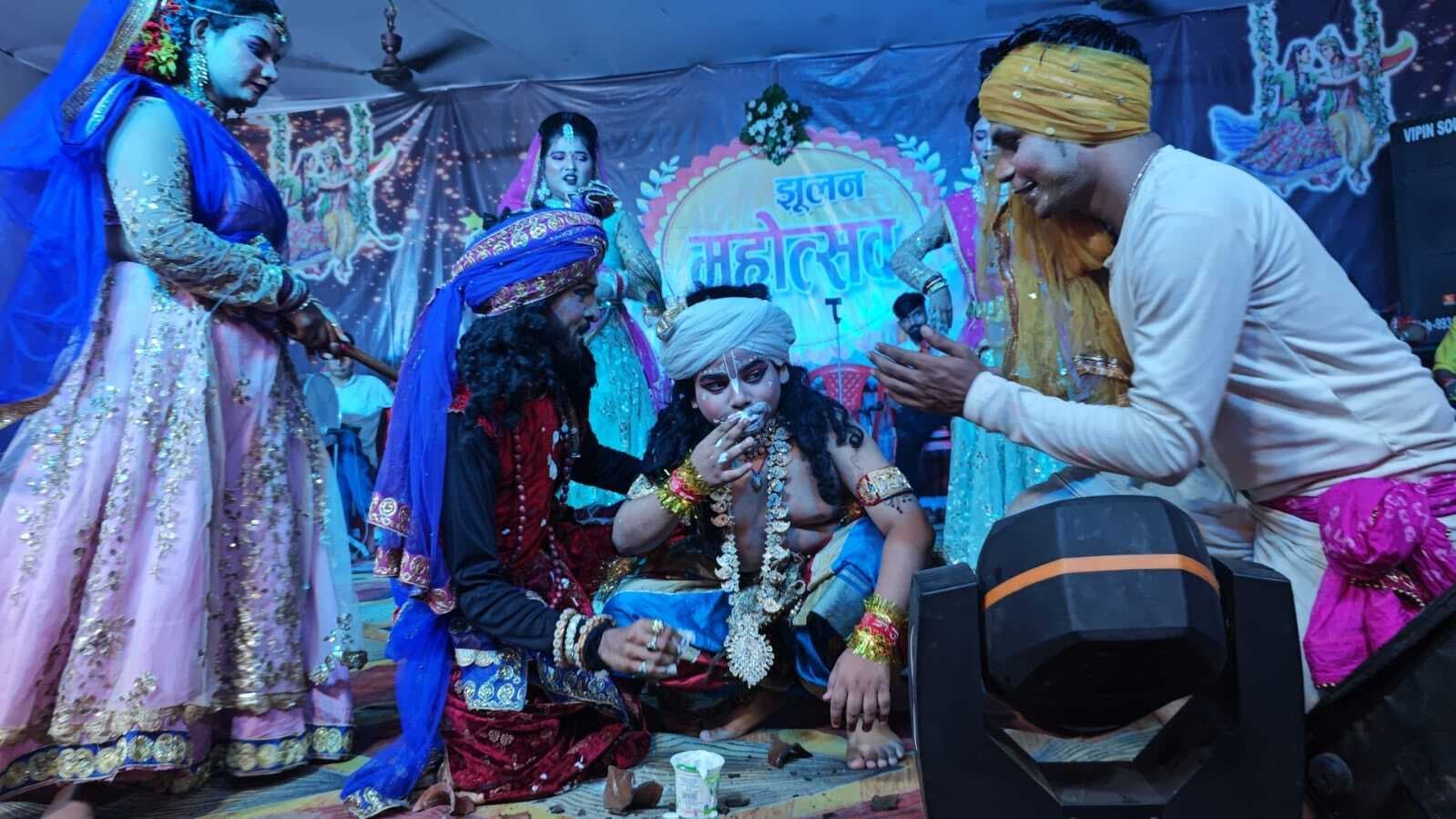 झूलन महोत्सव के समापन पर भक्ति जागरण और झांकियों ने बांधा समां