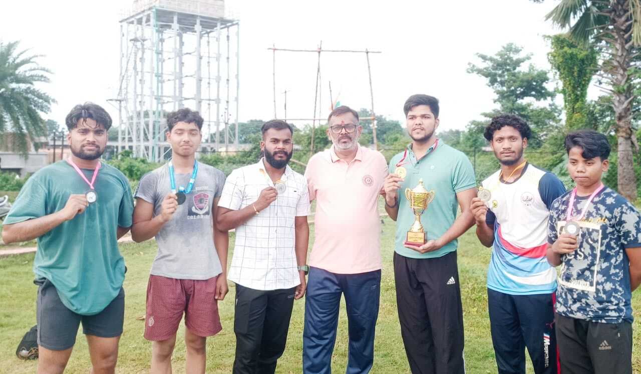 Deoghar news : कुश्ती प्रतियोगिता में देवघर को मिला तीसरा स्थान, एक स्वर्ण समेत छह पदक जीते