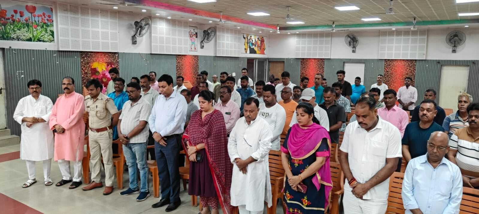 श्रमिक क्लब में शोक सभा कर दी गयी शिबू सोरेन को श्रद्धांजलि