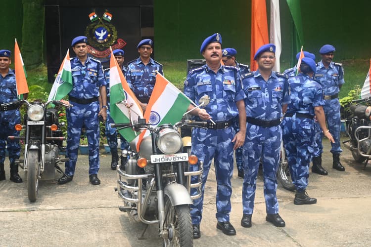 Jamshedpur news. हर नागरिक के हृदय में राष्ट्र भक्ति की भावना प्रबल हो : कमांडेंट
